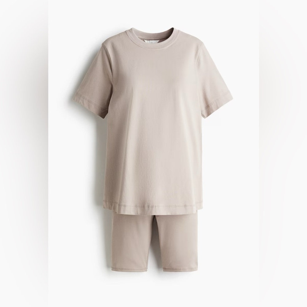 Mama two pieces Cotton set
Beige T-Shirt and Shorts Set